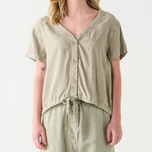 3/$20🌟 Dex Sage Drawstring V Neck Button Down Short Sleeve Tie Top Size Small